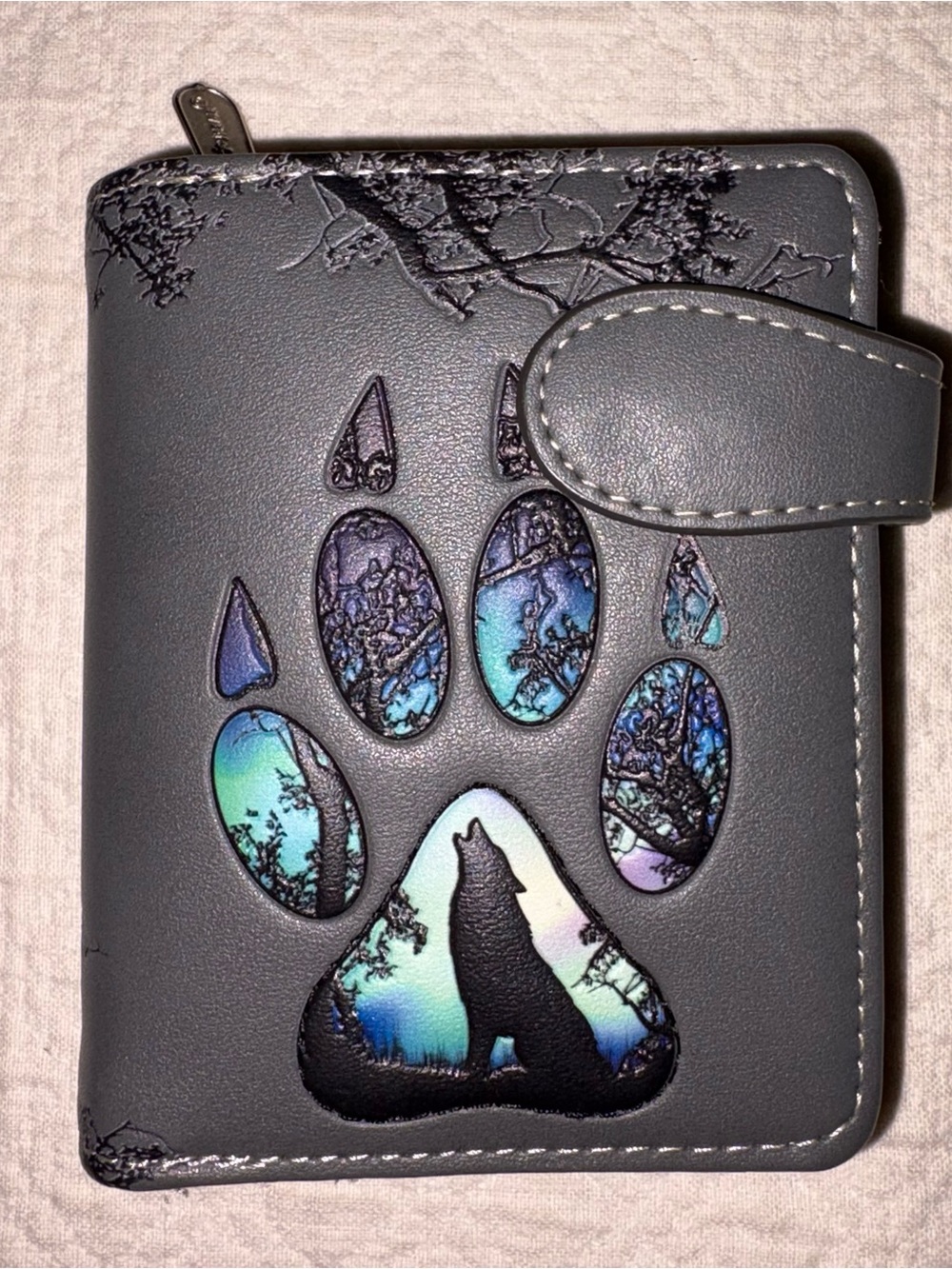 Women's Gray Wolf Paw RFID Wallet with Iridescent Inlay - Unbranded